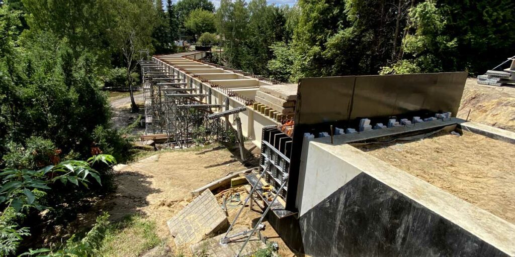 kładka_zoo_system_wspornikowy_BudoTECH_szalunki_ścienne