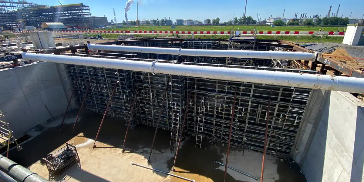 Nasza realizacja w Płocku - budowa nowoczesnej instalacji butadienu - wynajem szalunków | budosprzet.pl